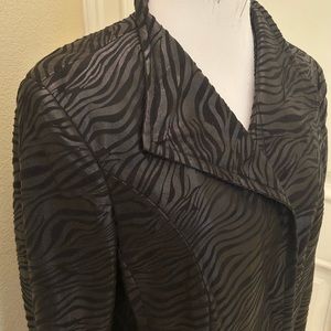 NWOT Investments Petites black / gray textured Tiger pattern jacket
